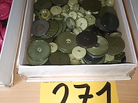 Lot 271 - doos met retro knopen - afbeelding 1 van  2