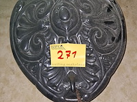 Lot 271 - gietijzeren kolenbak - afbeelding 1 van  1