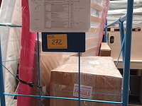 Lot 272 - blauwe transportkar met inhoud - afbeelding 2 van  3