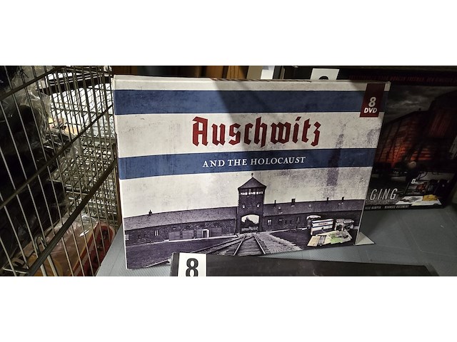 Lot 272 - dvd boxen oorlog - afbeelding 3 van  7