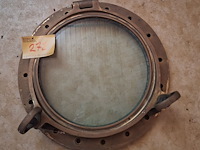 Lot 272 - koperen patrijspoort - afbeelding 1 van  1