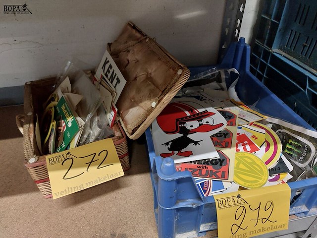 Lot 272 - lot diverse stickers - afbeelding 1 van  3