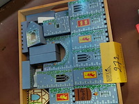 Lot 272 - speelgoed kleine kinderen: bouwdoos, kleurboeken, voorleesbo - afbeelding 1 van  3