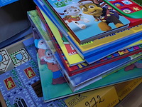 Lot 272 - speelgoed kleine kinderen: bouwdoos, kleurboeken, voorleesbo - afbeelding 2 van  3