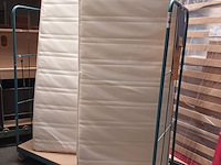 Lot 273 - blauwe transportkar met inhoud - afbeelding 2 van  2