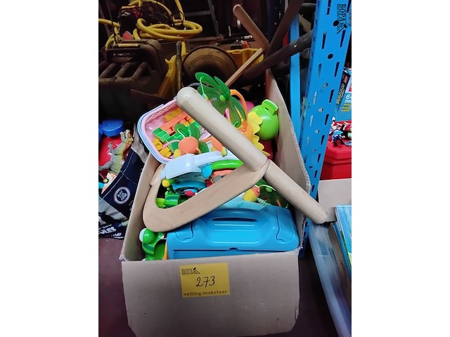 Lot 273 - doos speelgoed jonge kinderen - afbeelding 1 van  3