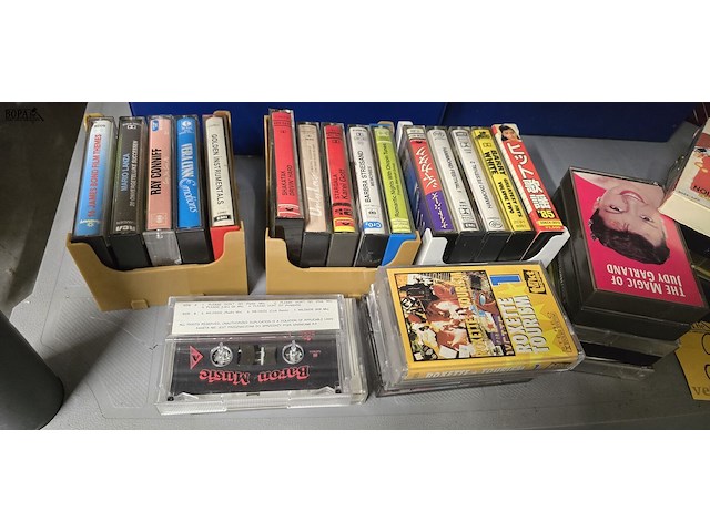 Lot 273 - muziekcassettes originele diverse genres - afbeelding 2 van  6