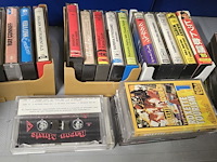 Lot 273 - muziekcassettes originele diverse genres - afbeelding 2 van  6