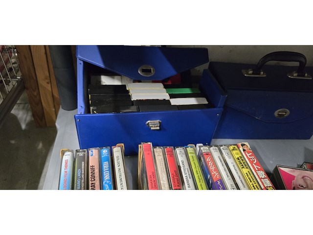 Lot 273 - muziekcassettes originele diverse genres - afbeelding 3 van  6