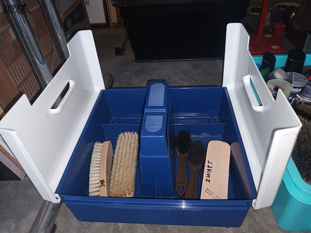 Lot 274 - schoenenpoets materiaal - afbeelding 3 van  3