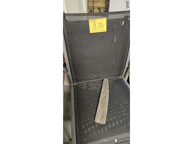 Lot 274 - tuinstoelen alu/hout 2 stuks - afbeelding 3 van  4