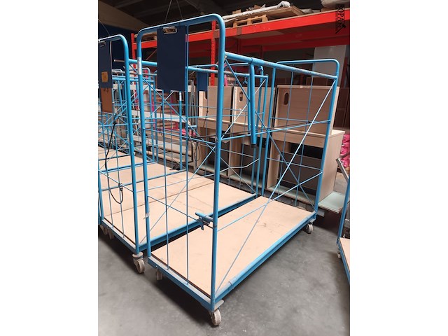 Lot 275 - blauwe transportkar. 3 stuks - afbeelding 2 van  2