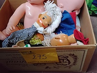 Lot 275 - lot poppen - afbeelding 1 van  1
