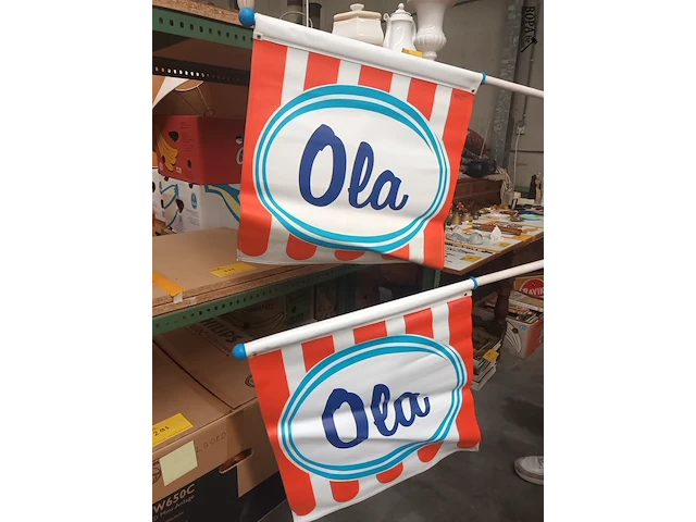 Lot 275 - vintage vlag ola 1974. 2 stuks - afbeelding 2 van  3