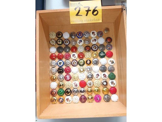 Lot 276 - champagne capsules. 90 stuks - afbeelding 1 van  3