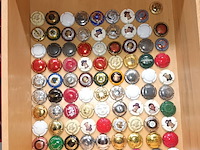 Lot 276 - champagne capsules. 90 stuks - afbeelding 1 van  3