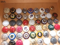 Lot 276 - champagne capsules. 90 stuks - afbeelding 2 van  3