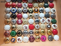 Lot 276 - champagne capsules. 90 stuks - afbeelding 3 van  3