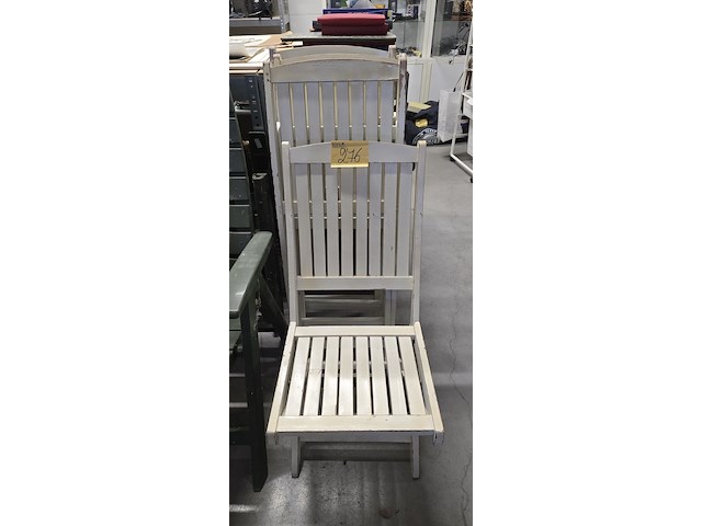 Lot 276 - houten tuinstoelen opvouwbaar 4 stuks - afbeelding 1 van  3