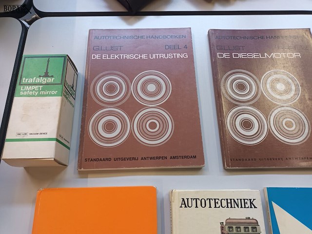 Lot 277 - autoboeken. 5 stuks - afbeelding 6 van  6