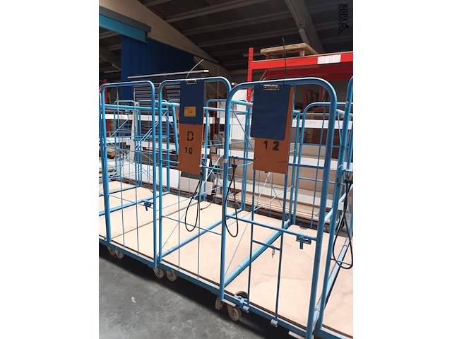 Lot 277 - blauwe transportkar. 3 stuks - afbeelding 1 van  3