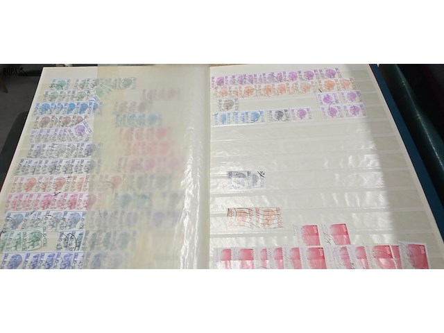 Lot 277 - groteverzamling postzegels diverse albums en losse - afbeelding 5 van  13