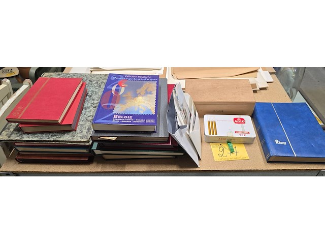 Lot 277 - groteverzamling postzegels diverse albums en losse - afbeelding 1 van  13