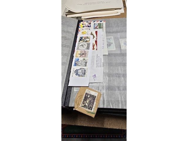 Lot 277 - groteverzamling postzegels diverse albums en losse - afbeelding 10 van  13