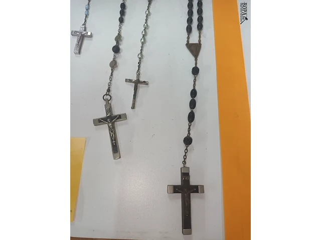 Lot 277 - paternosters. 7 stuks - afbeelding 2 van  4