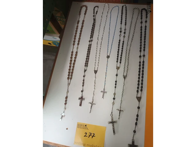 Lot 277 - paternosters. 7 stuks - afbeelding 4 van  4