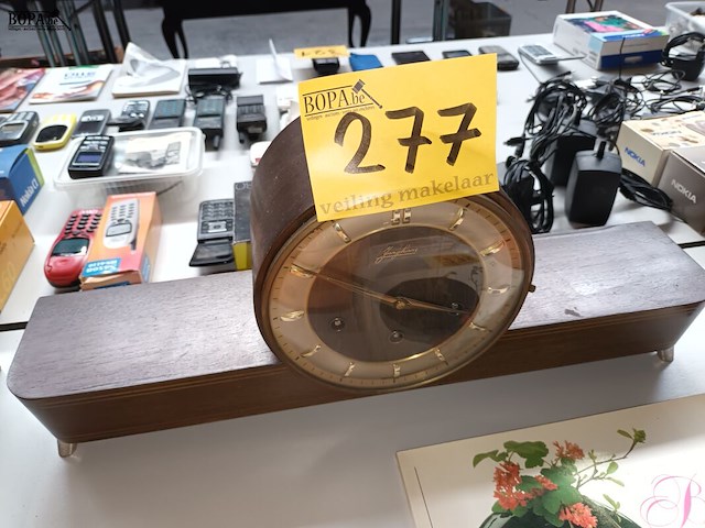 Lot 277 - tafelklok junghans - afbeelding 1 van  4
