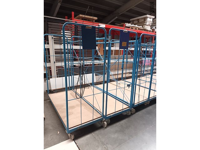 Lot 278 - blauwe transportkar. 3 stuks - afbeelding 1 van  3