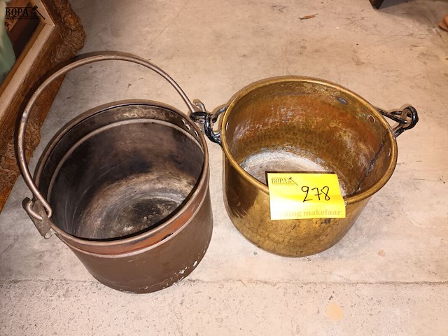 Lot 278 - koperen ketels. 2 stuks - afbeelding 1 van  3