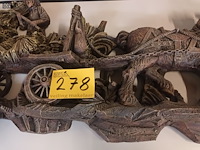 Lot 278 - muur reliëf kar met paarden - afbeelding 3 van  4