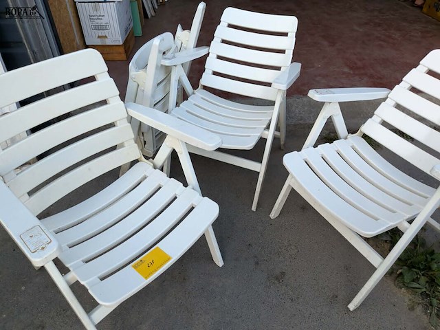 Lot 278 - plooibare tuinstoelen wit onigard collection - afbeelding 1 van  3