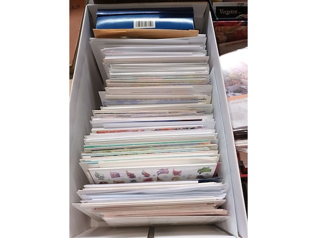 Lot 278 - wenskaarten. 4 dozen - afbeelding 2 van  4
