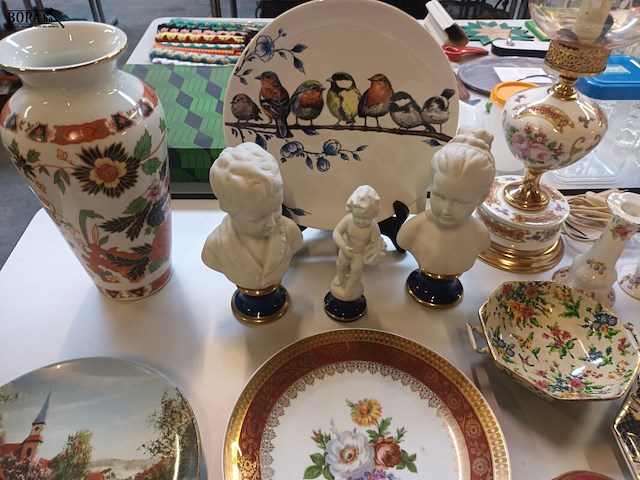 Lot 279 - decoratie in porselein. 34 stuks - afbeelding 7 van  8