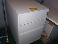 Lot 279 - ladekastje met inhoud - afbeelding 2 van  4
