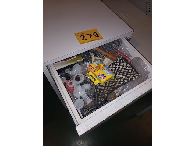 Lot 279 - ladekastje met inhoud - afbeelding 3 van  4