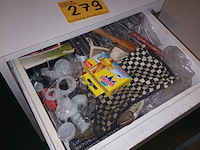 Lot 279 - ladekastje met inhoud - afbeelding 3 van  4