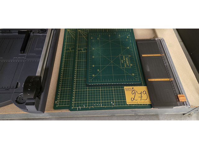 Lot 279 - papiersnijders en snijmatten 5 stuks - afbeelding 3 van  4