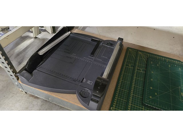 Lot 279 - papiersnijders en snijmatten 5 stuks - afbeelding 4 van  4