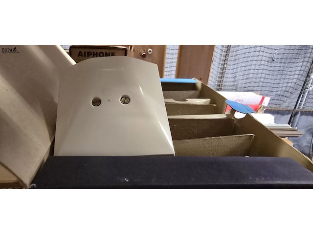 Lot 28 - aansluitdoos vynckier 2 dozen - afbeelding 2 van  2