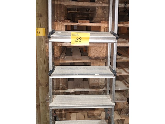 Lot 28 - aluminium trapladder altrex - afbeelding 3 van  3