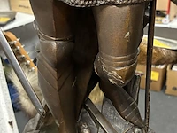 Lot 28 - antieke sculptuur jeanne d'arc in gevechtstenue - get. - afbeelding 4 van  5