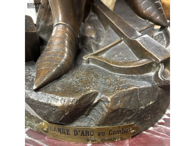 Lot 28 - antieke sculptuur jeanne d'arc in gevechtstenue - get. - afbeelding 5 van  5
