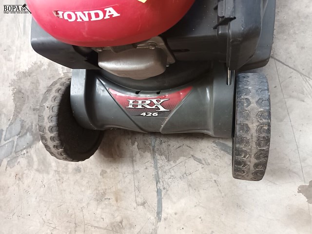 Lot 28 - benzine grasmaaier honda - afbeelding 2 van  6