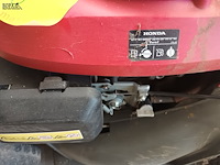 Lot 28 - benzine grasmaaier honda - afbeelding 3 van  6