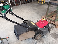 Lot 28 - benzine grasmaaier honda - afbeelding 5 van  6
