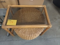 Lot 28 - bijzettafel en poef - afbeelding 1 van  3
